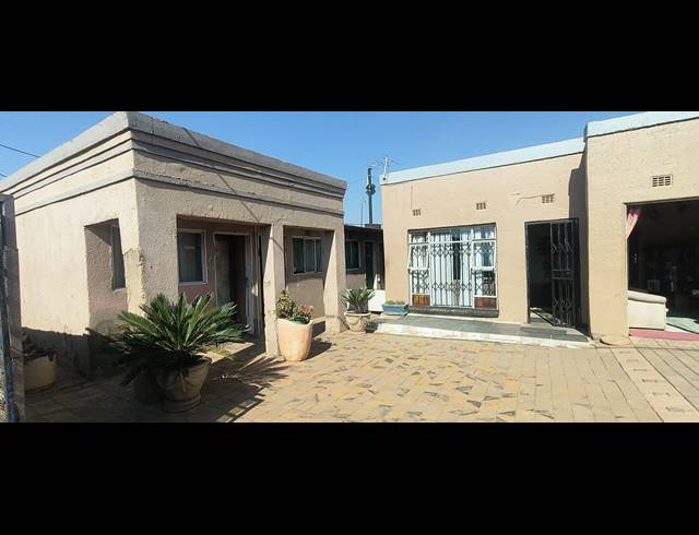 2 BEDROOM HOUSE FOR SALE IN TSHEPISONG